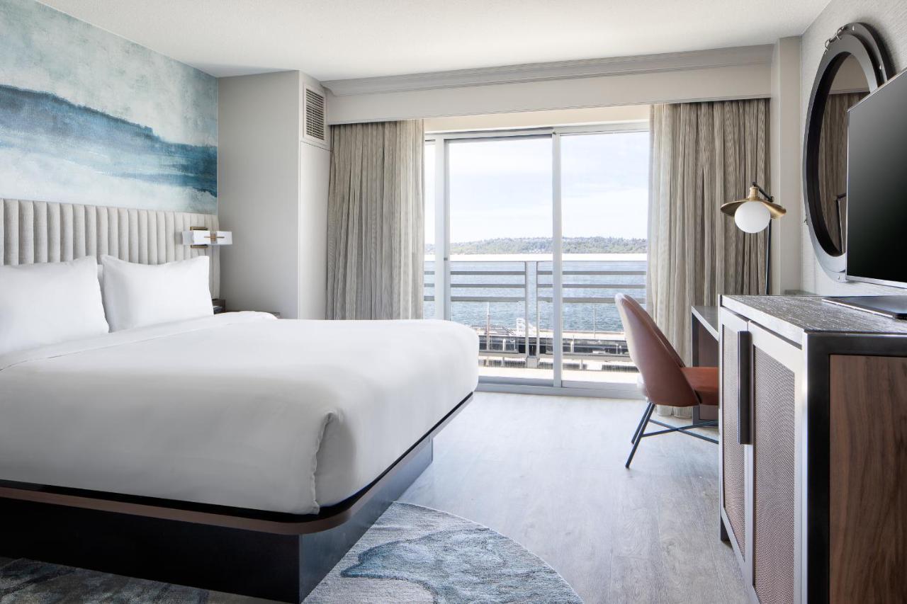 Larger Guest room, 1 King, Panoramic view, Corner room,1304711959:JPEG