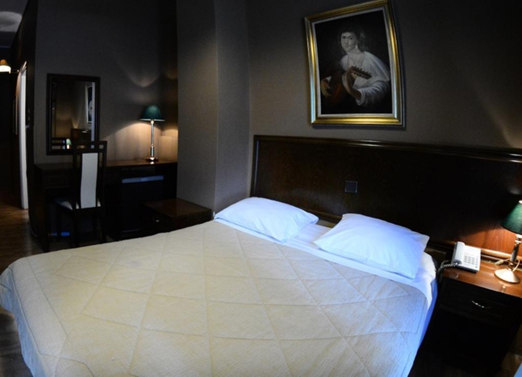 Single Room,678192246:JPEG