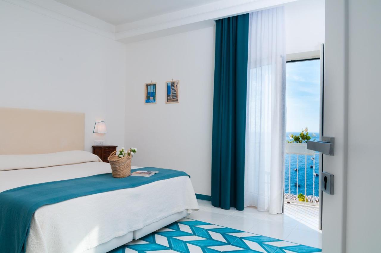 Double or Twin Room Sea View