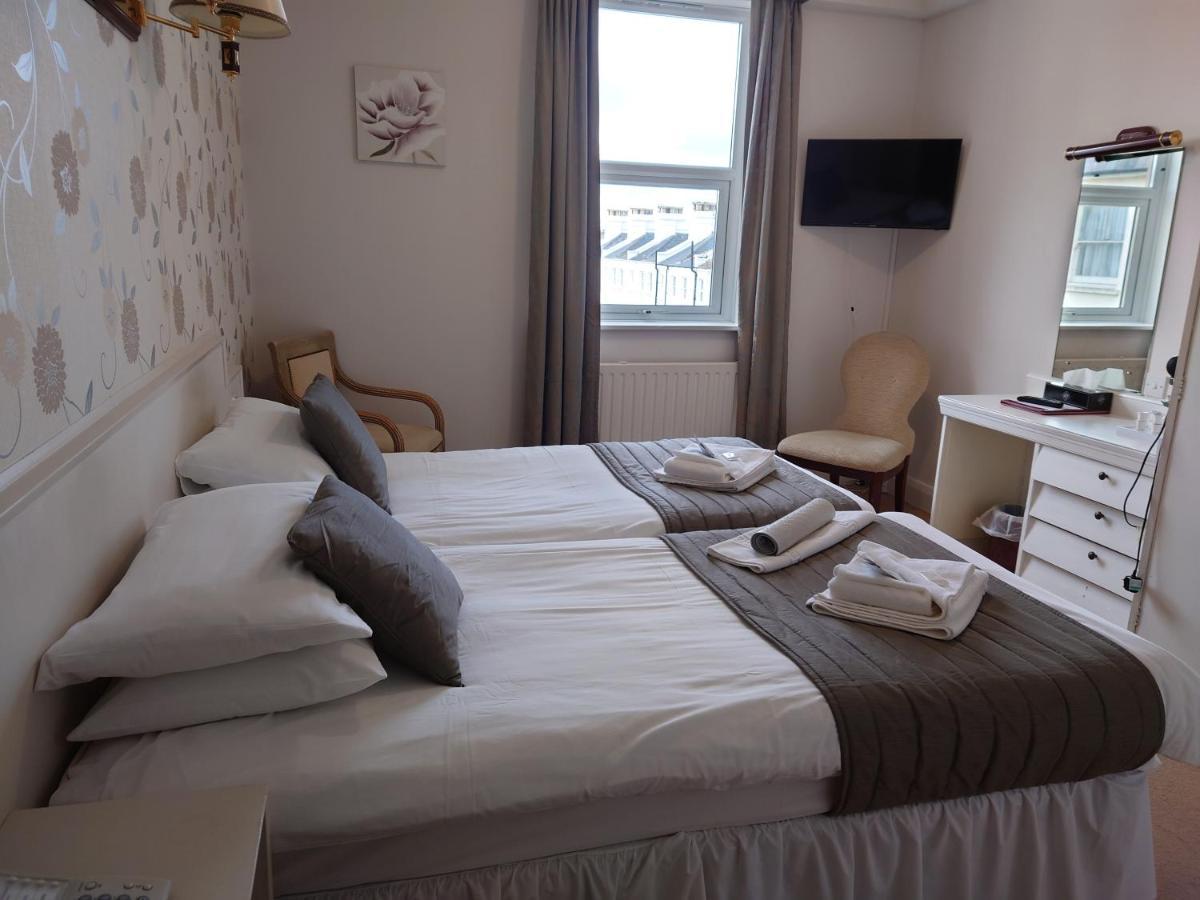 Twin Room,1654245580:JPEG