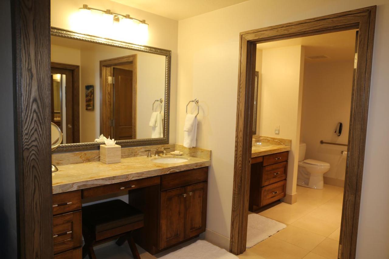 Chambre de Luxe avec 2 Lits Queen-Size et Cheminée
