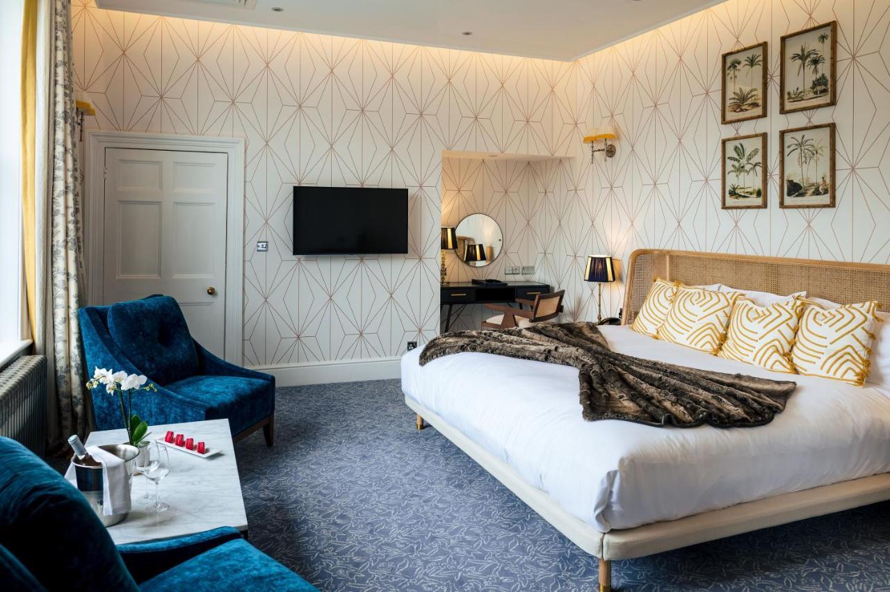 Feature Room