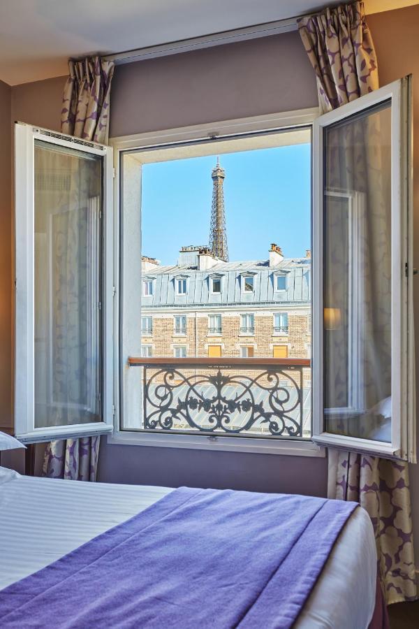 Superior Twin Room Eiffel Tower View