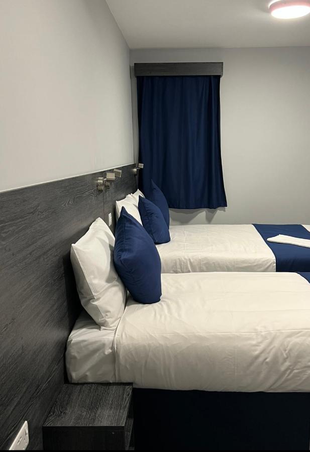 Comfort Triple Room Shower
