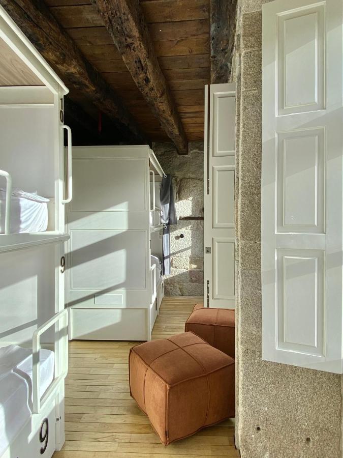 Cama em Dormitório Misto com 12 Camas e Casa de Banho Privativa