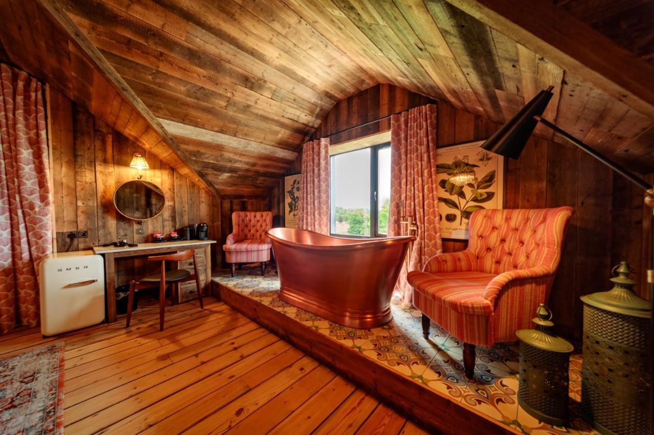 The Lakeview Suite