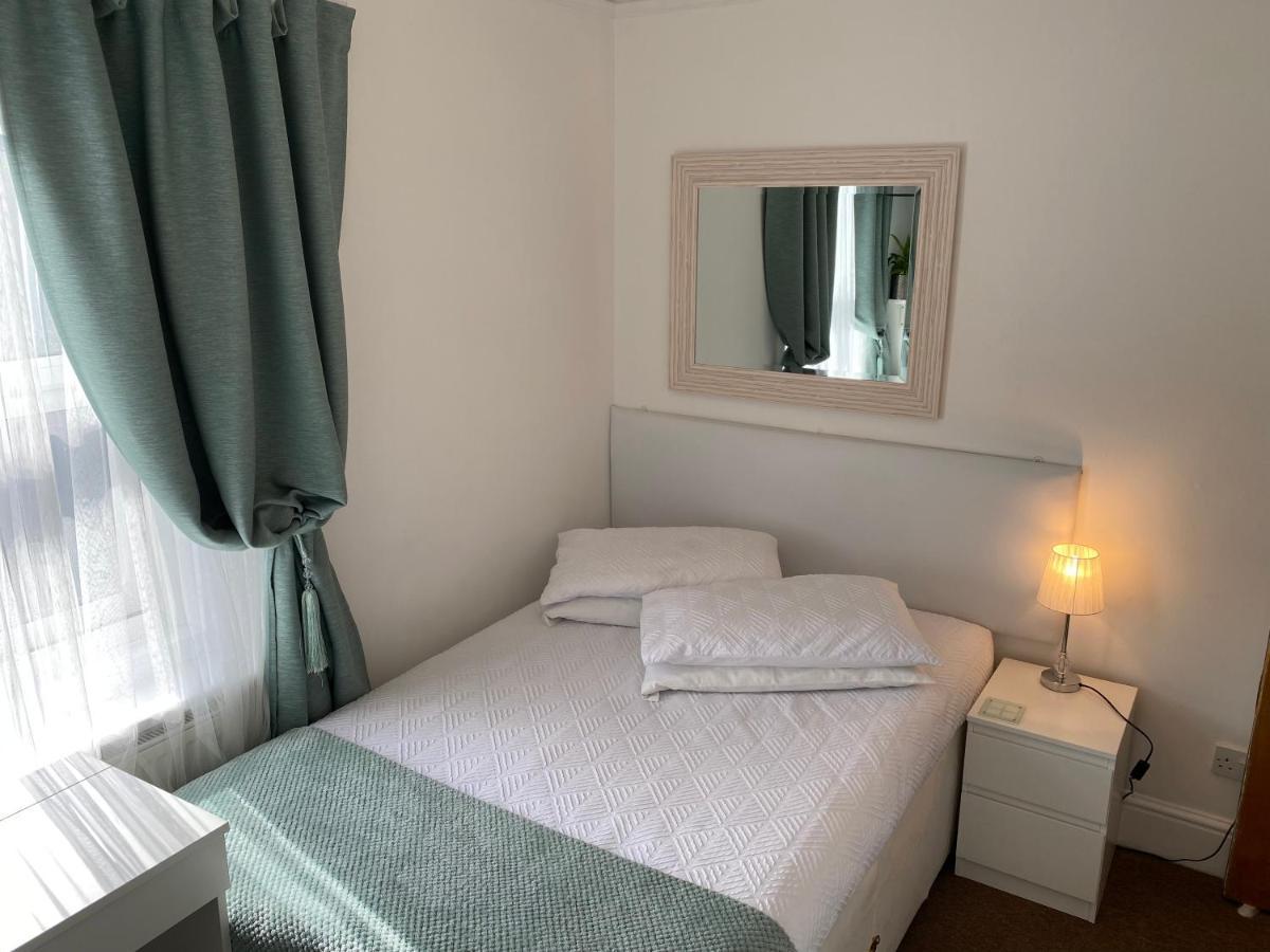 Small Double Room,1306052365:JPEG