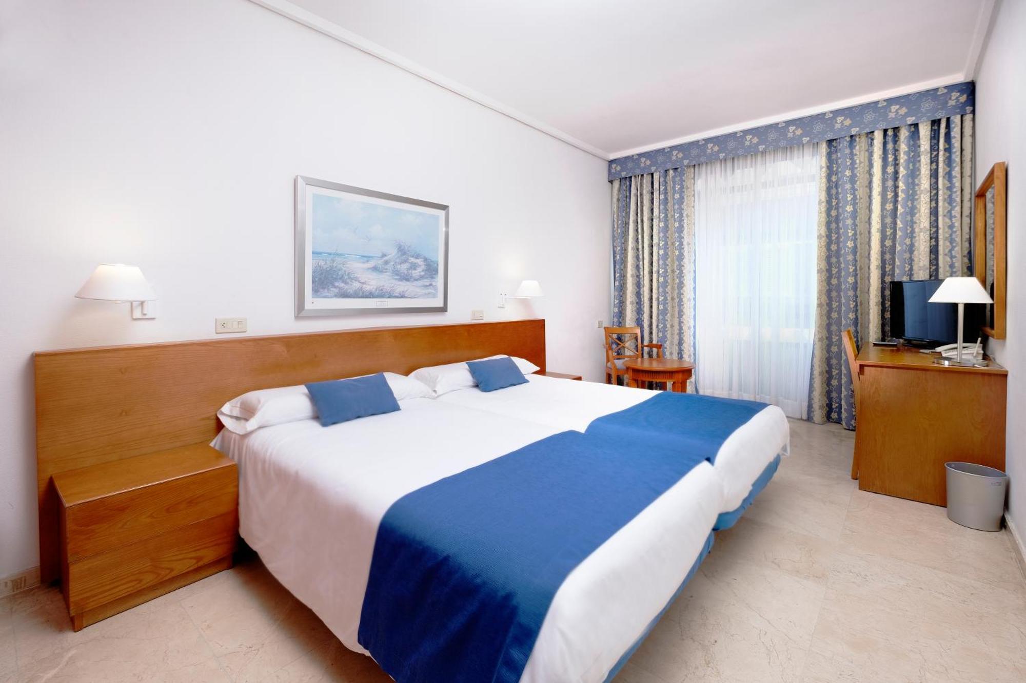 Twin Room,1479780689:JPEG