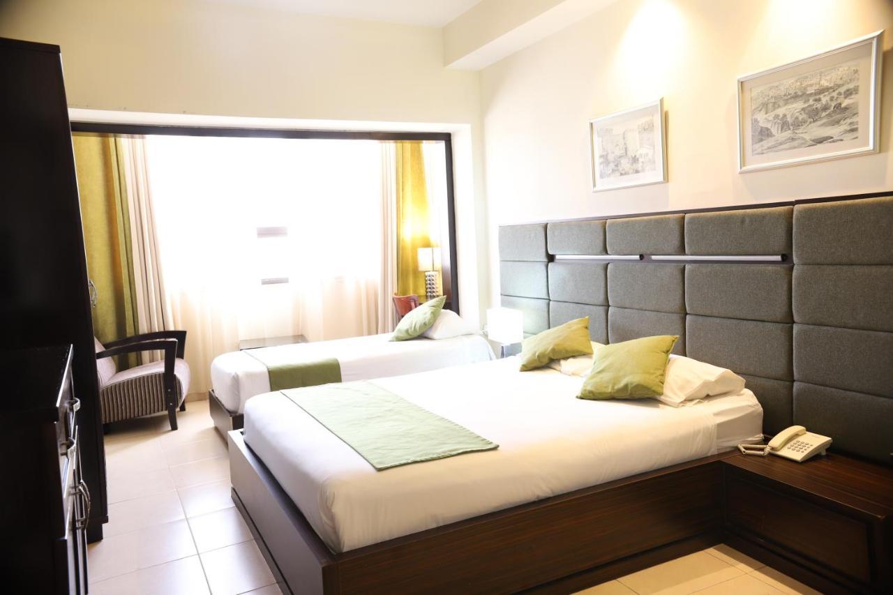 Chambre Familiale Standard avec Lit Double et Lit Simple