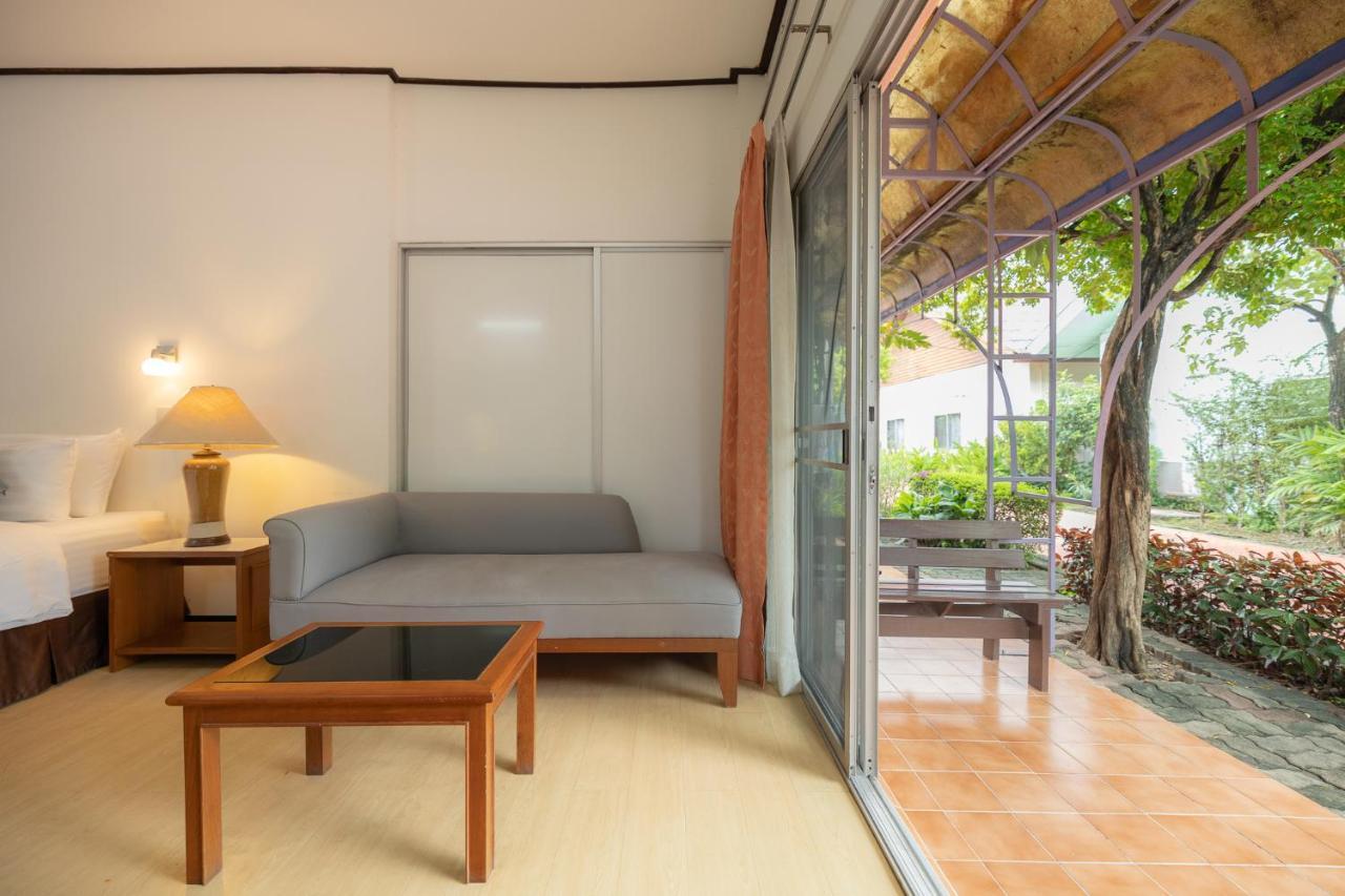 Bungalow Garden View