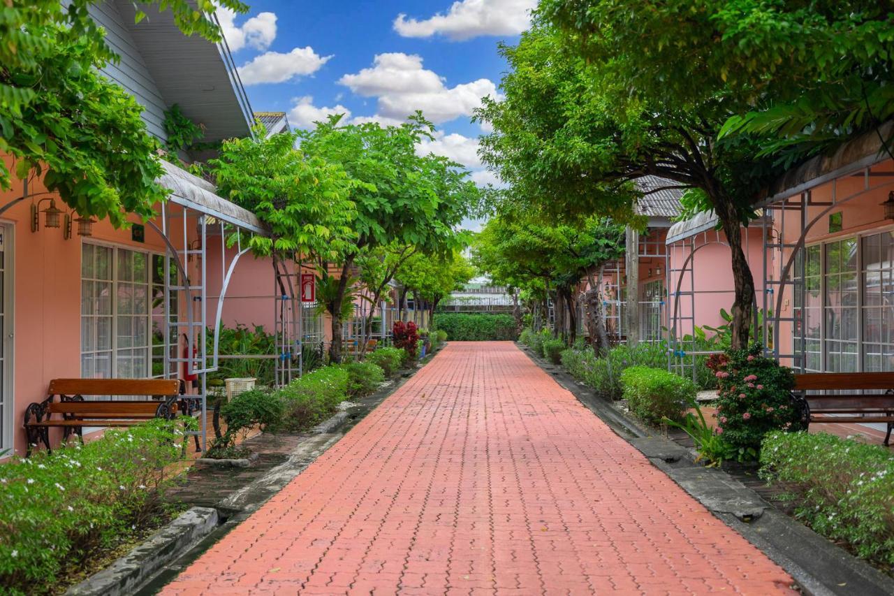 Deluxe Bungalow Garden View