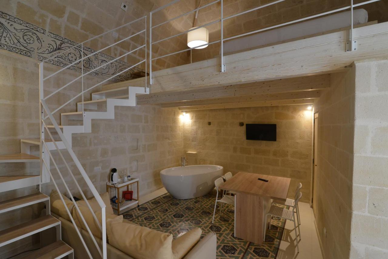 Superior King Room Bathtub