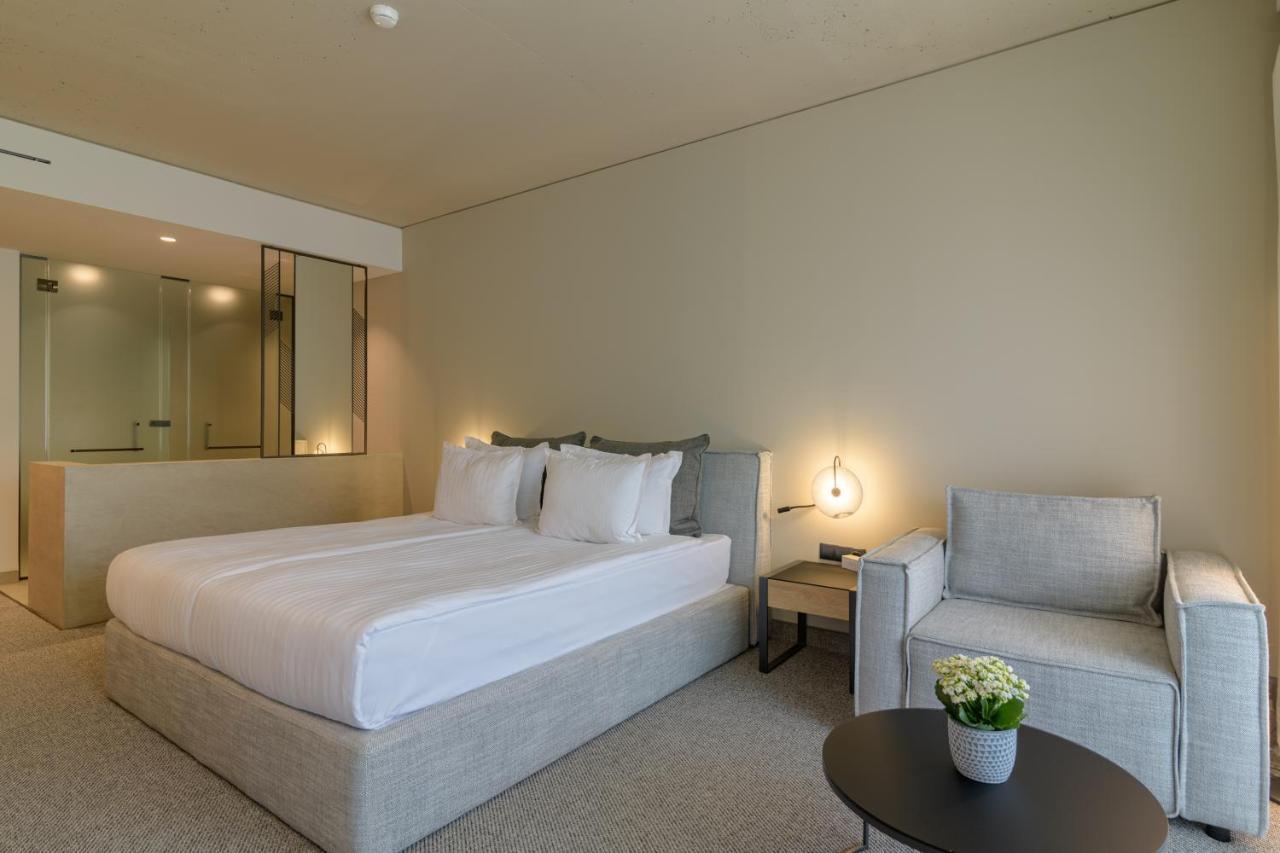 Deluxe King Room unlimited access to Health Spring Spa