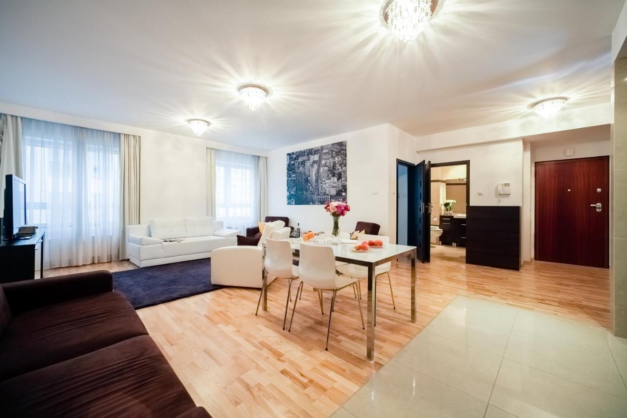 Deluxe One-Bedroom Apartment