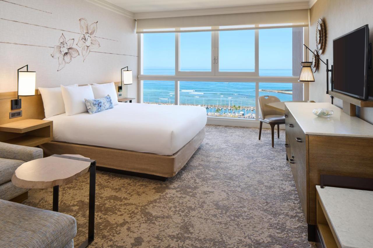 Oceanfront Harbor King