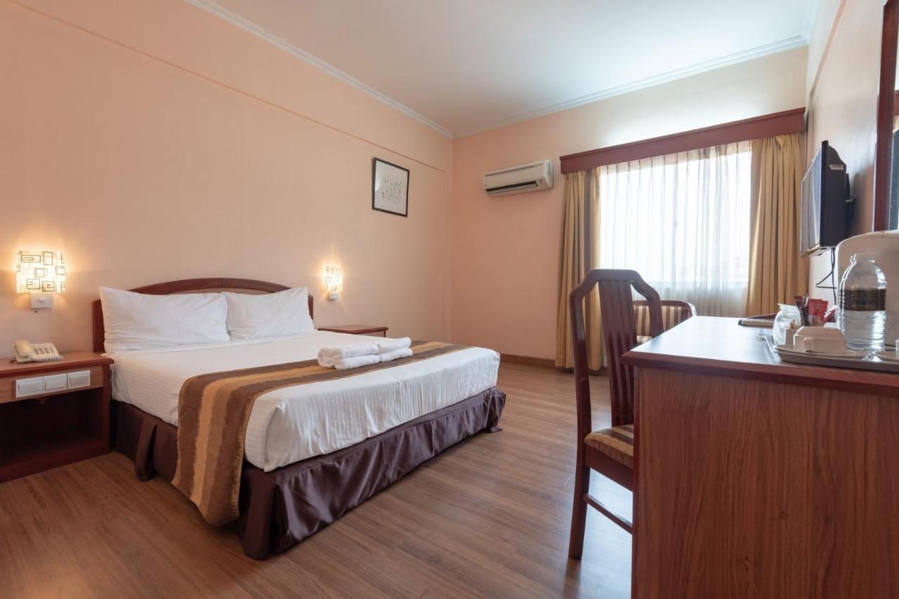 Standard Queen Room