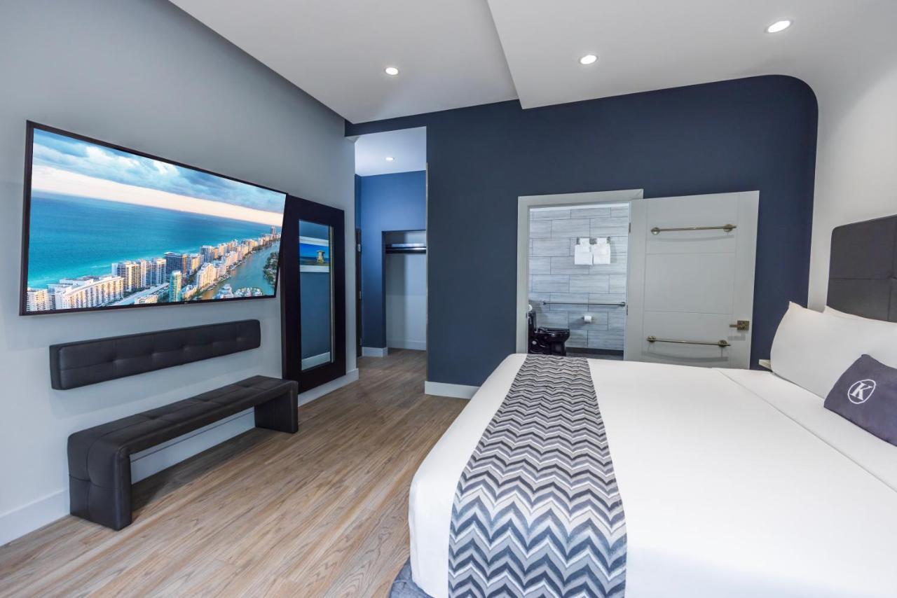 Premier King Balcony