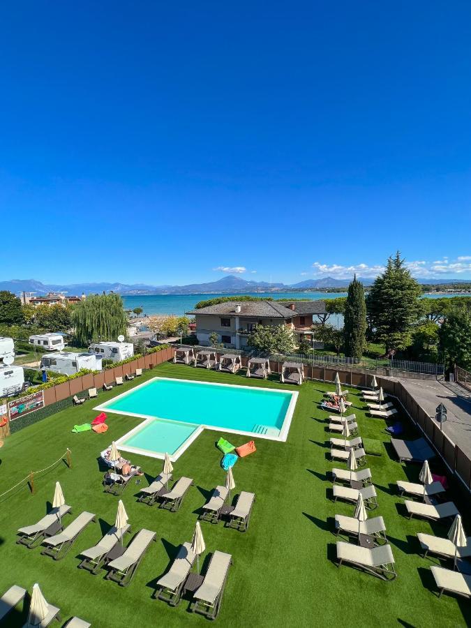 Deluxe Double Room Front Lake View