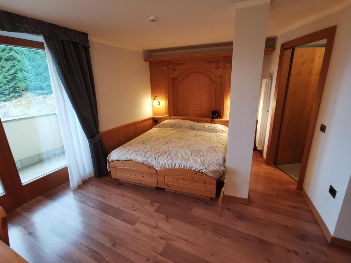 Quarto com Cama de Casal ou 2 de Solteiro