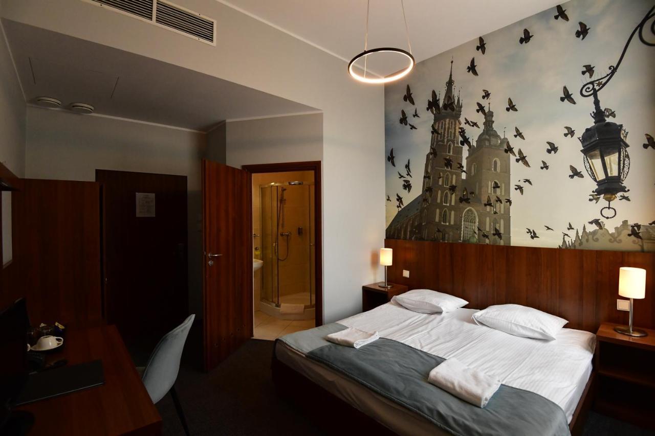 Double Bed Room,1318221769:JPEG