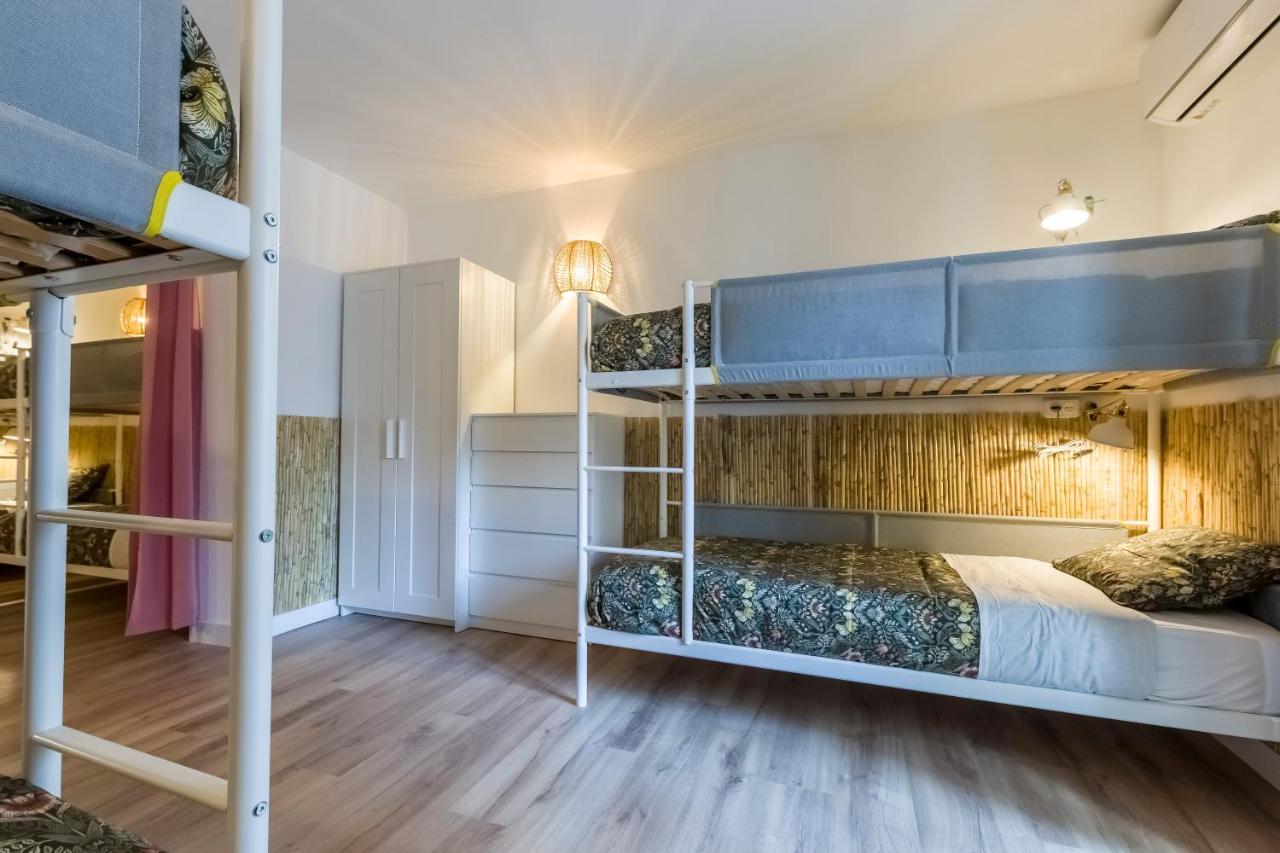 Bed 8-Bed Dormitory Room