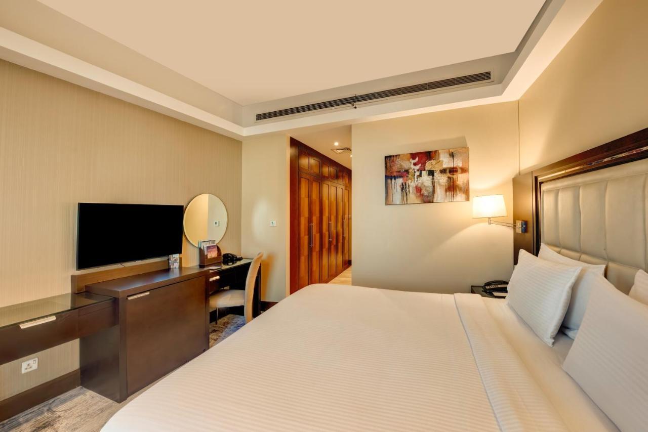 Superior King Room City View