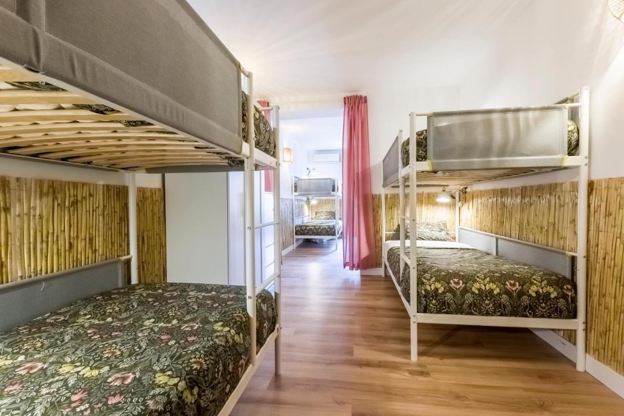 Bed 8-Bed Dormitory Room