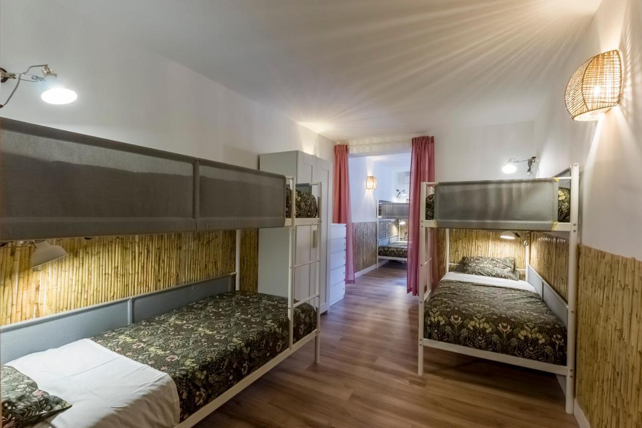 Bed 8-Bed Dormitory Room