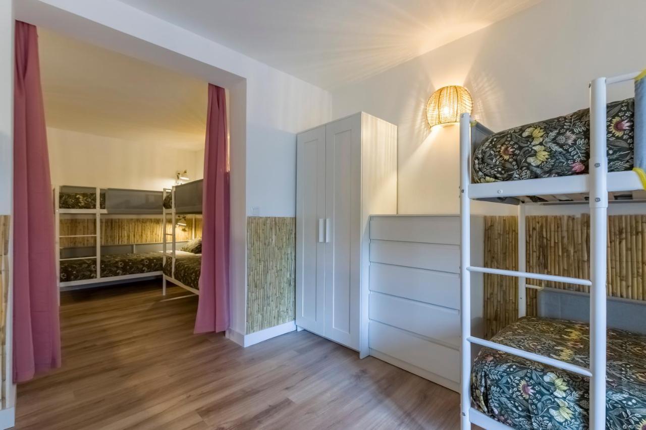 Single Bed 10-Bed Dormitory Room
