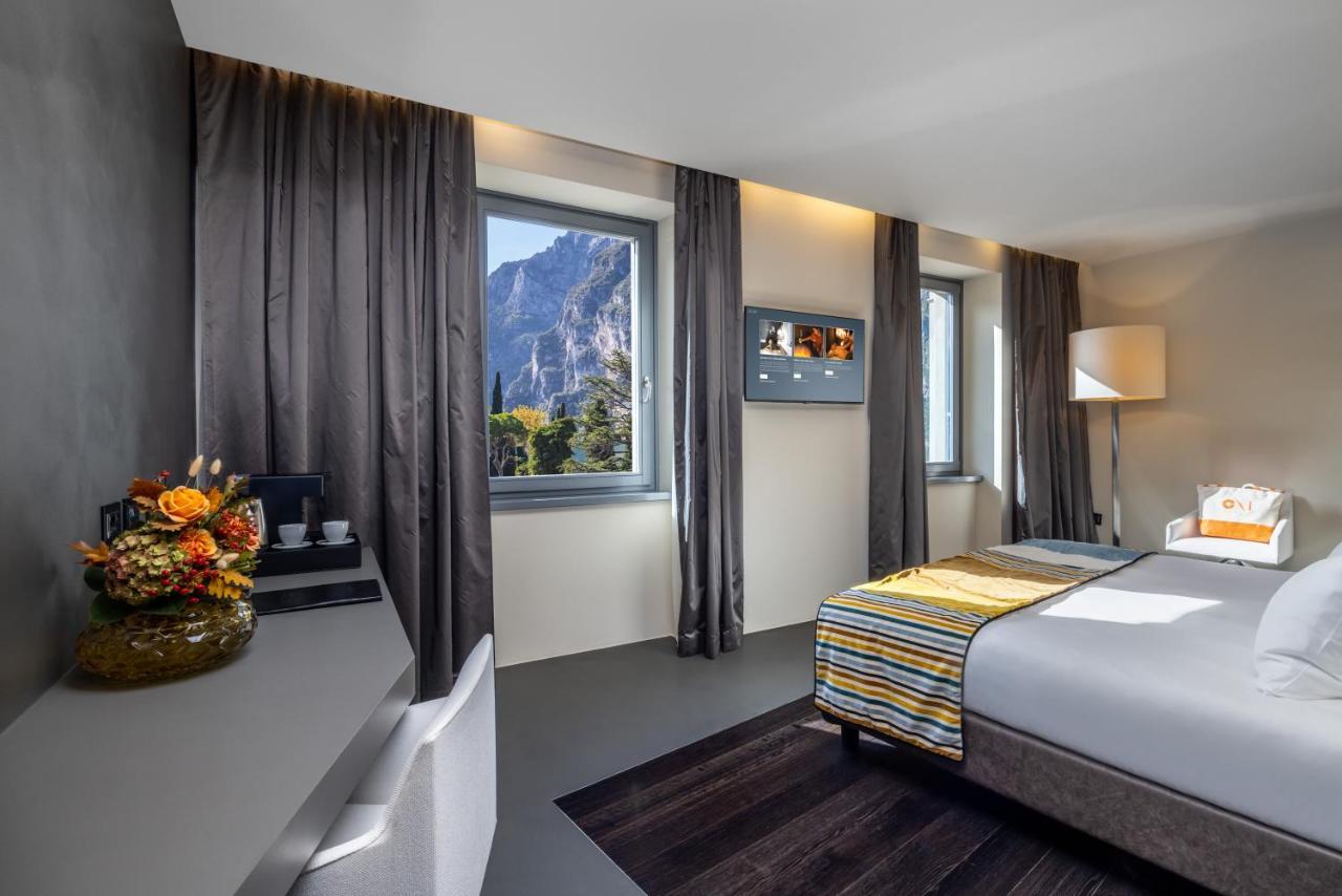 Double or Twin Room Lake View