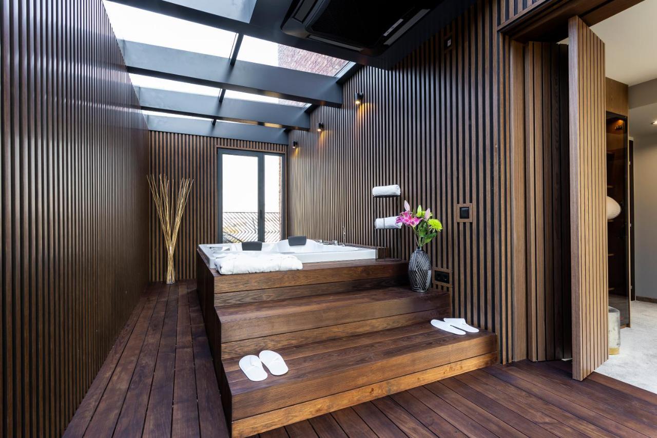 Studio Spa Bath