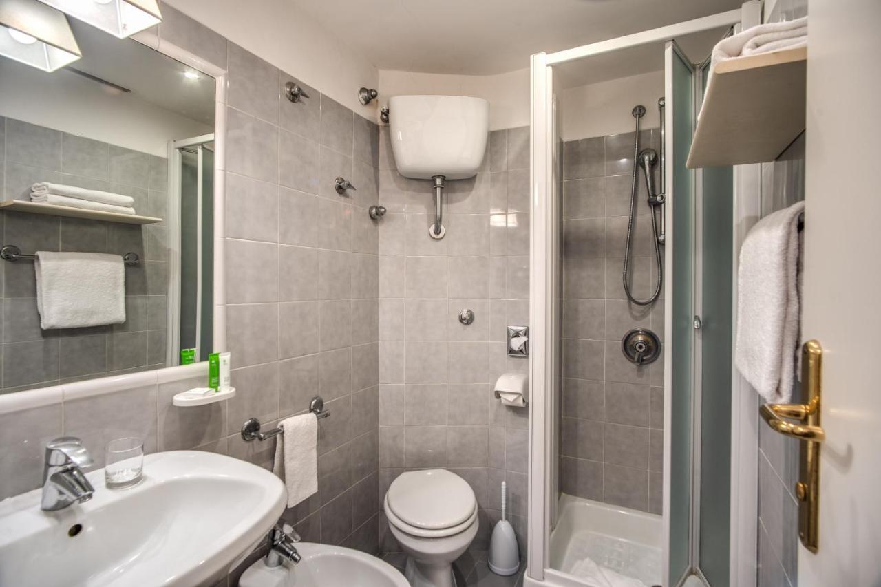 Double Room,1319777476:JPEG
