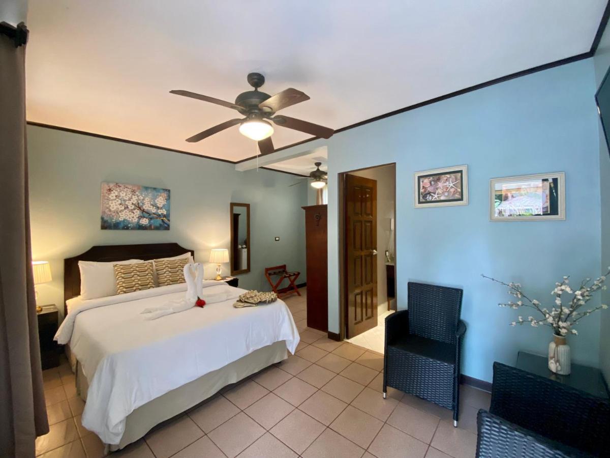 Standard Zimmer mit Queensize-Bett und Gartenblick
