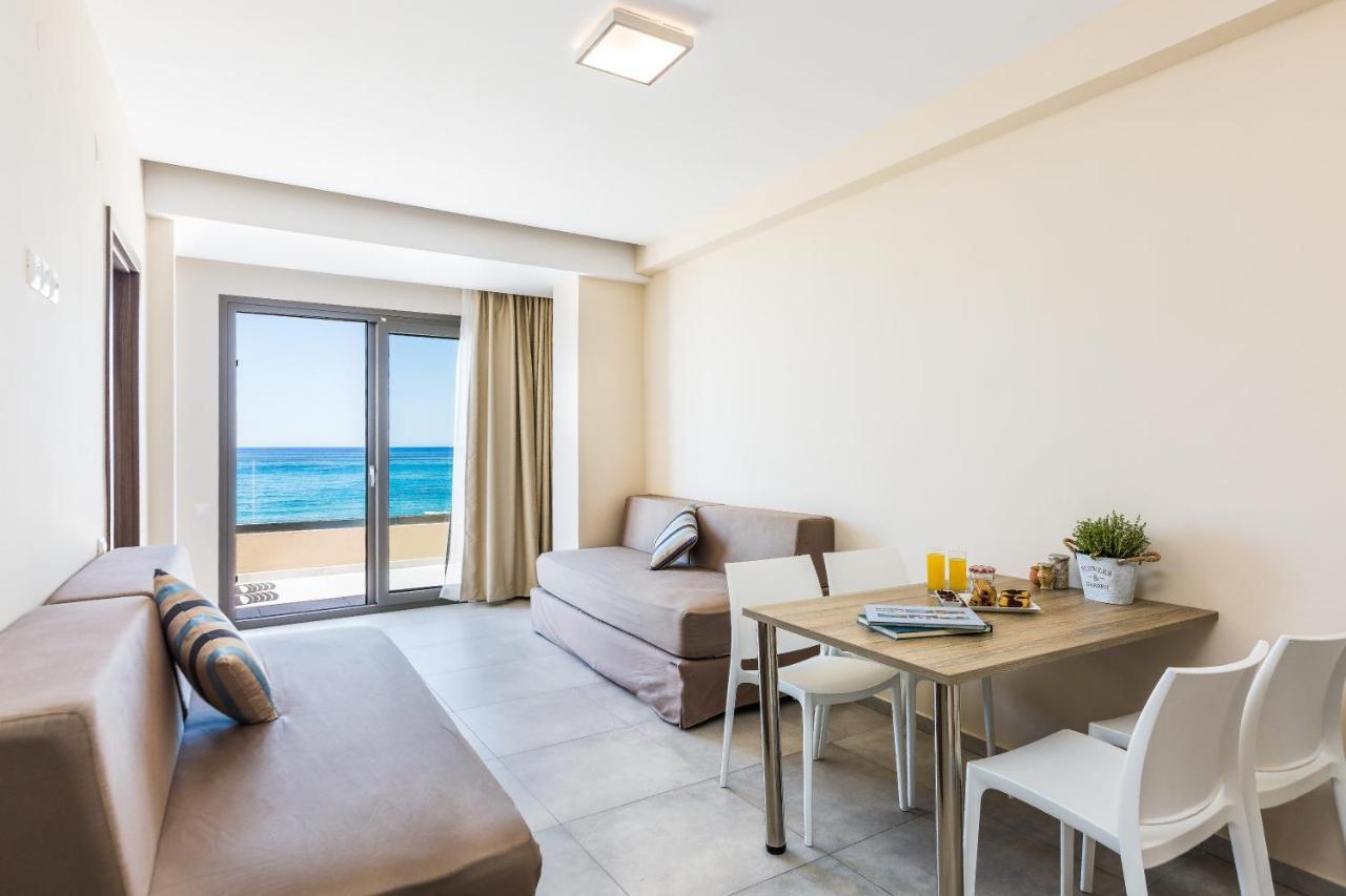 Superior One-Bedroom Quadruple Apartment