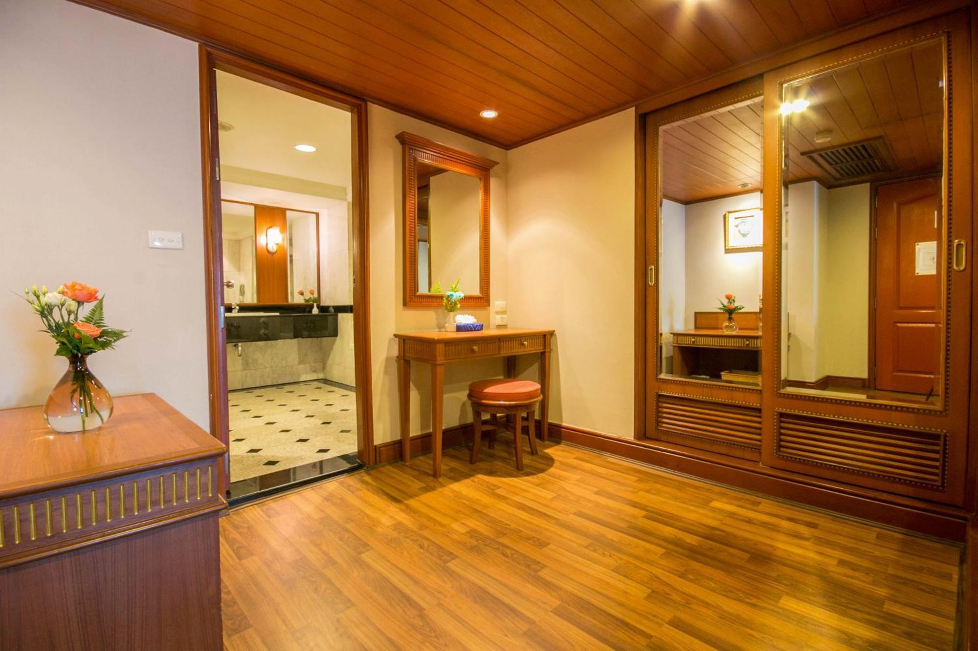 Grand Deluxe Twin Room