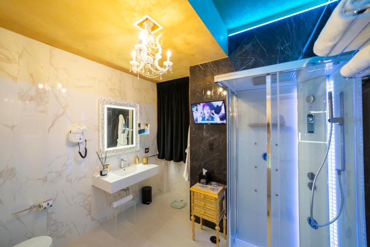 Deluxe Suite Spa Bath