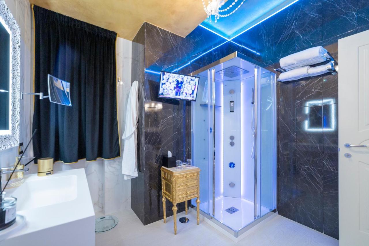 Deluxe Suite Spa Bath