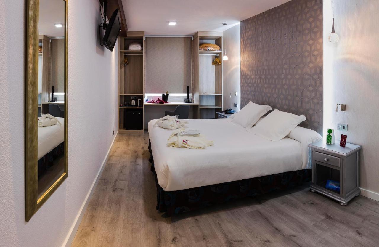 Romantic Deluxe King Room