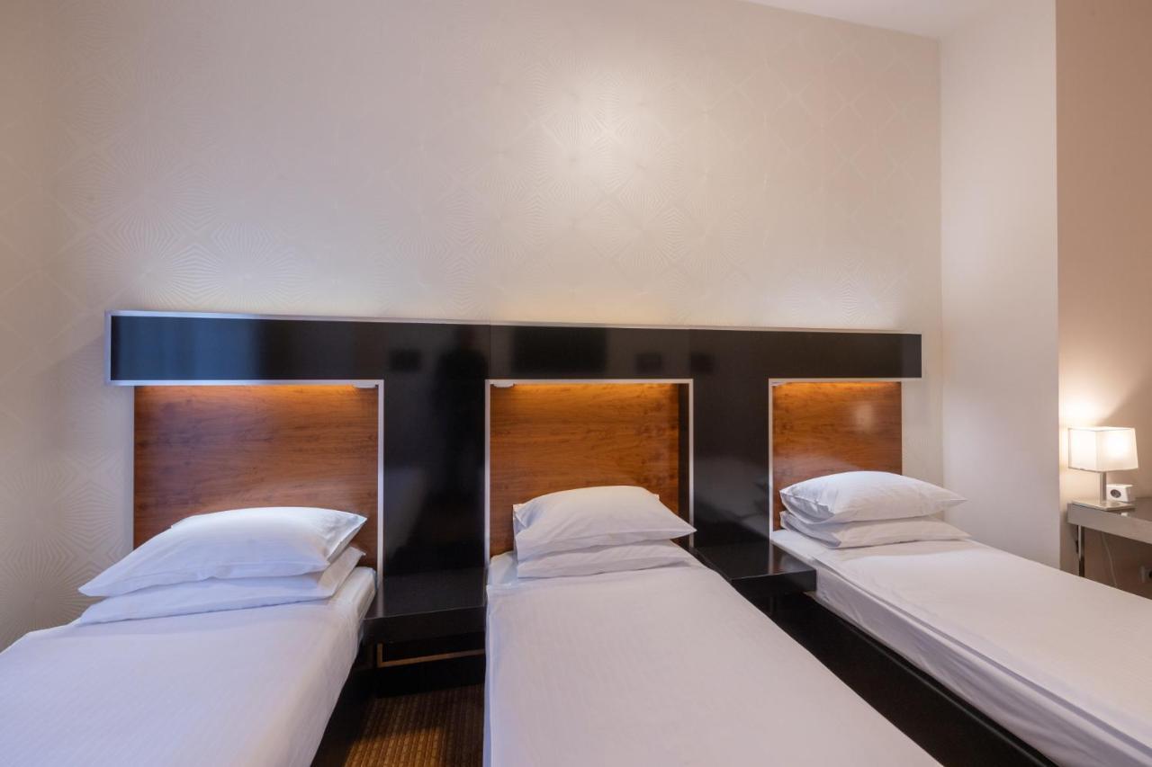 Quarto Duplo Superior com Cama Extra