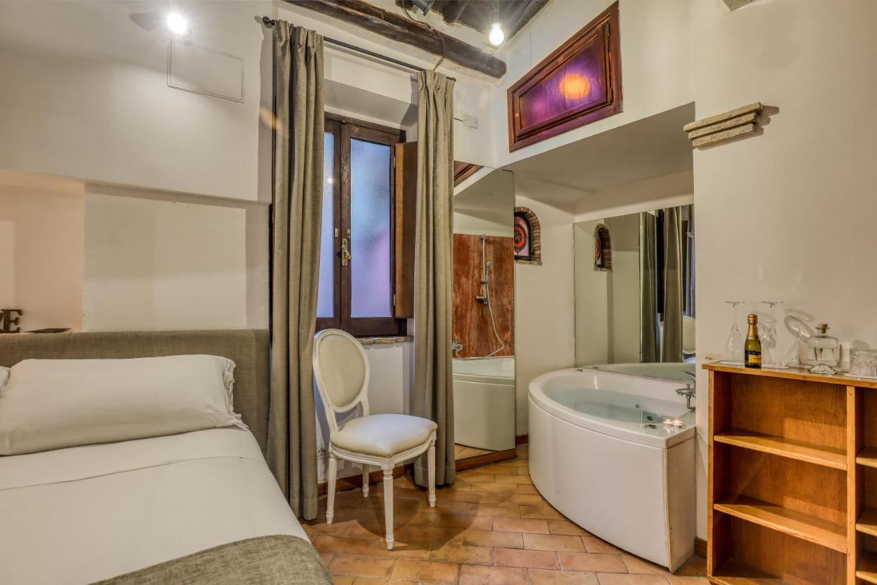 Deluxe Double Room Bath
