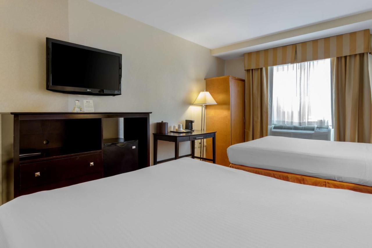 Queen Room Two Queen Beds Non-Smoking