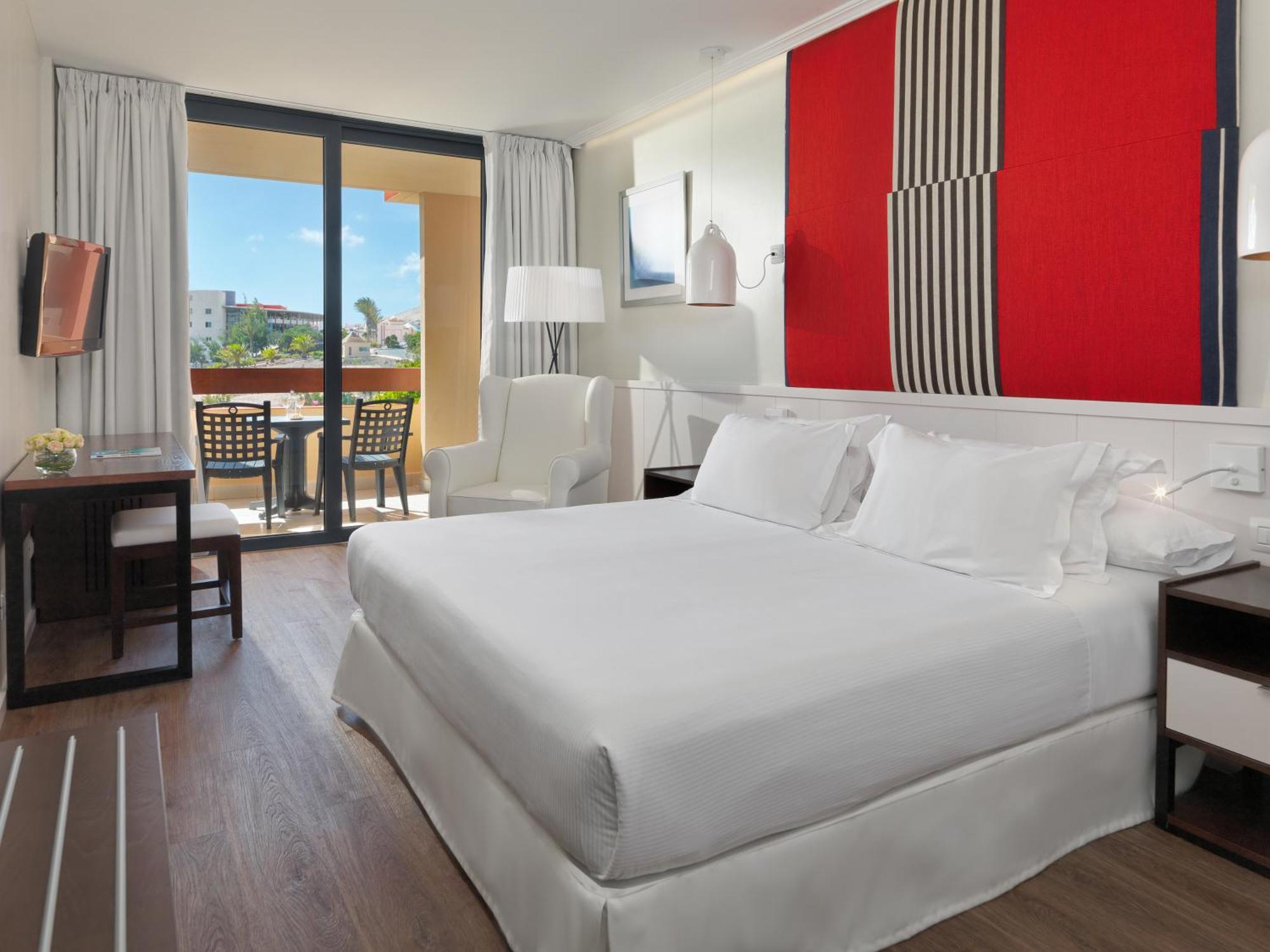 Quarto Duplo com Vista Mar Lateral (2 Adultos)