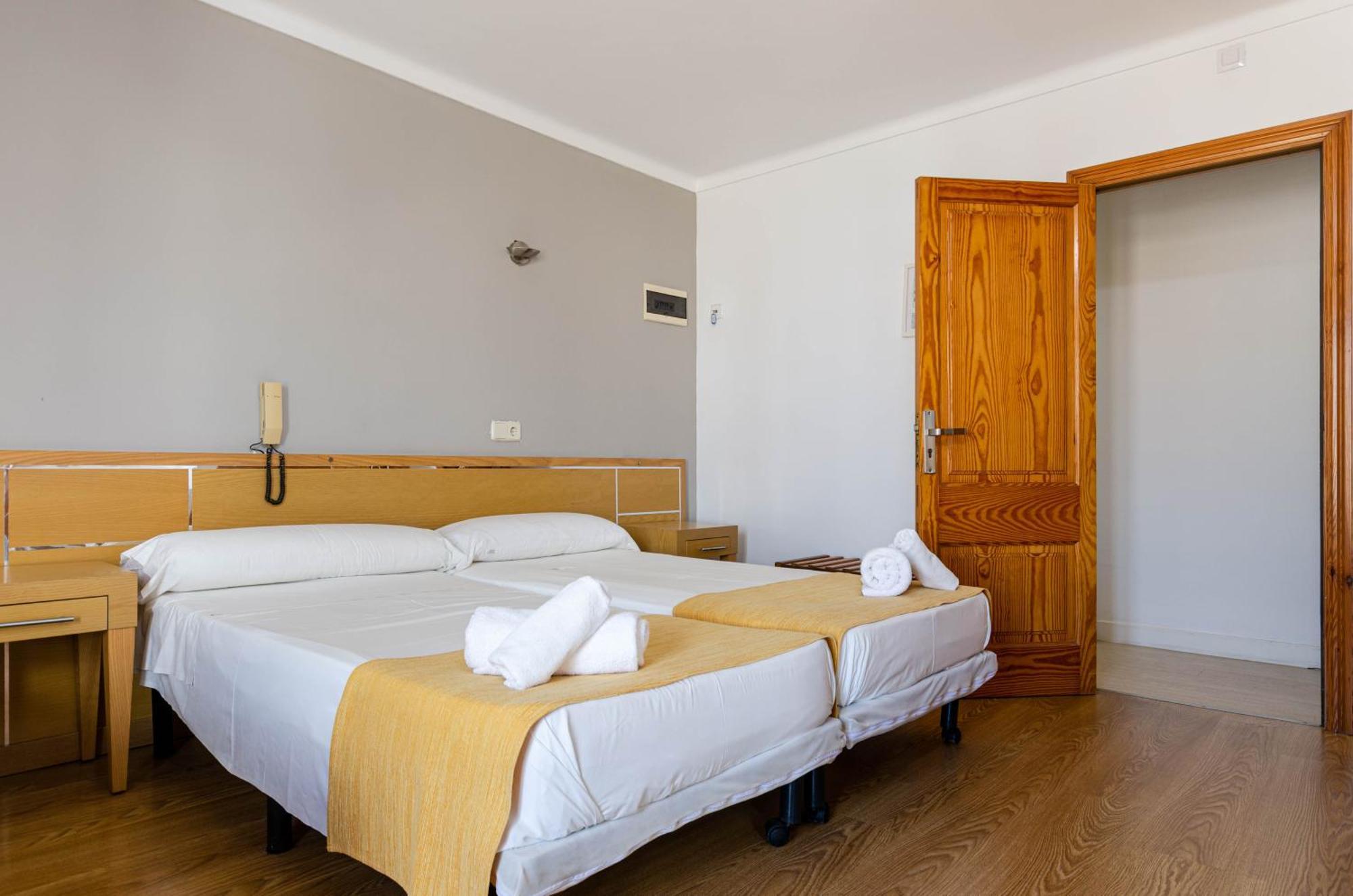 Double Room Private Bathroom