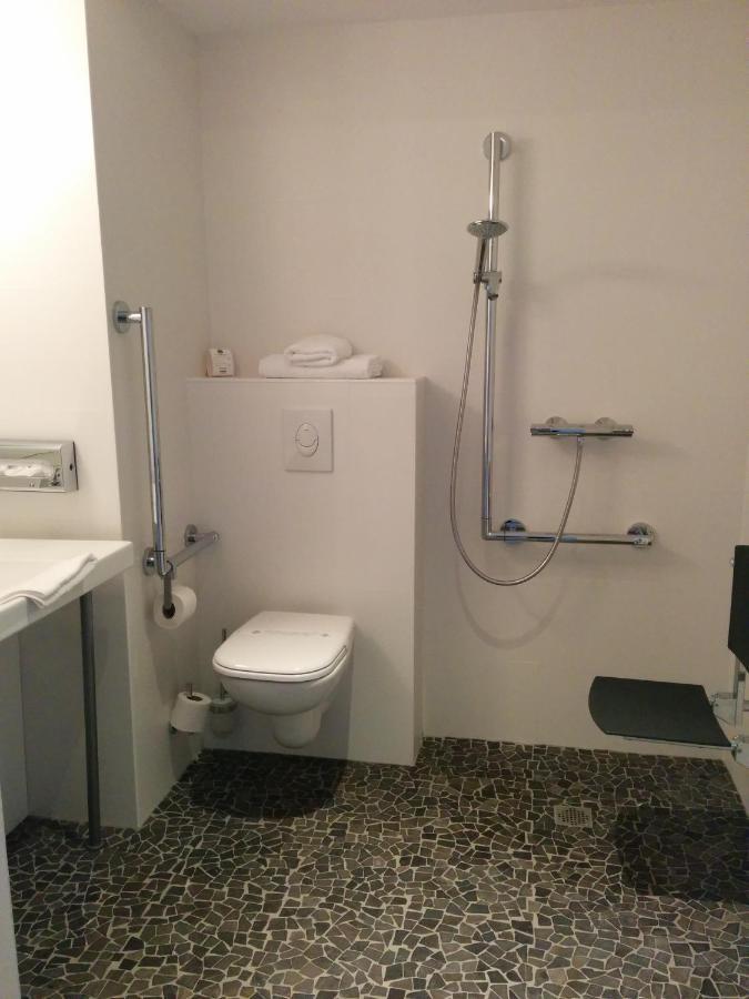 Standard Double Room Roll Shower Mobility Access or Non-Smoking