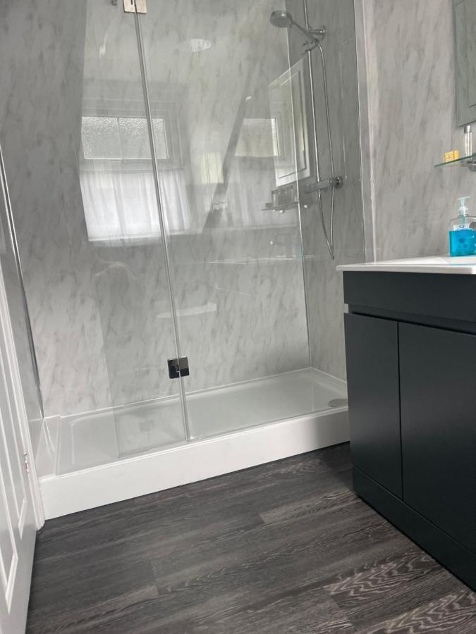 Twin Room with Shower