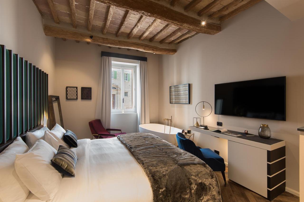 Deluxe Double Room Bath
