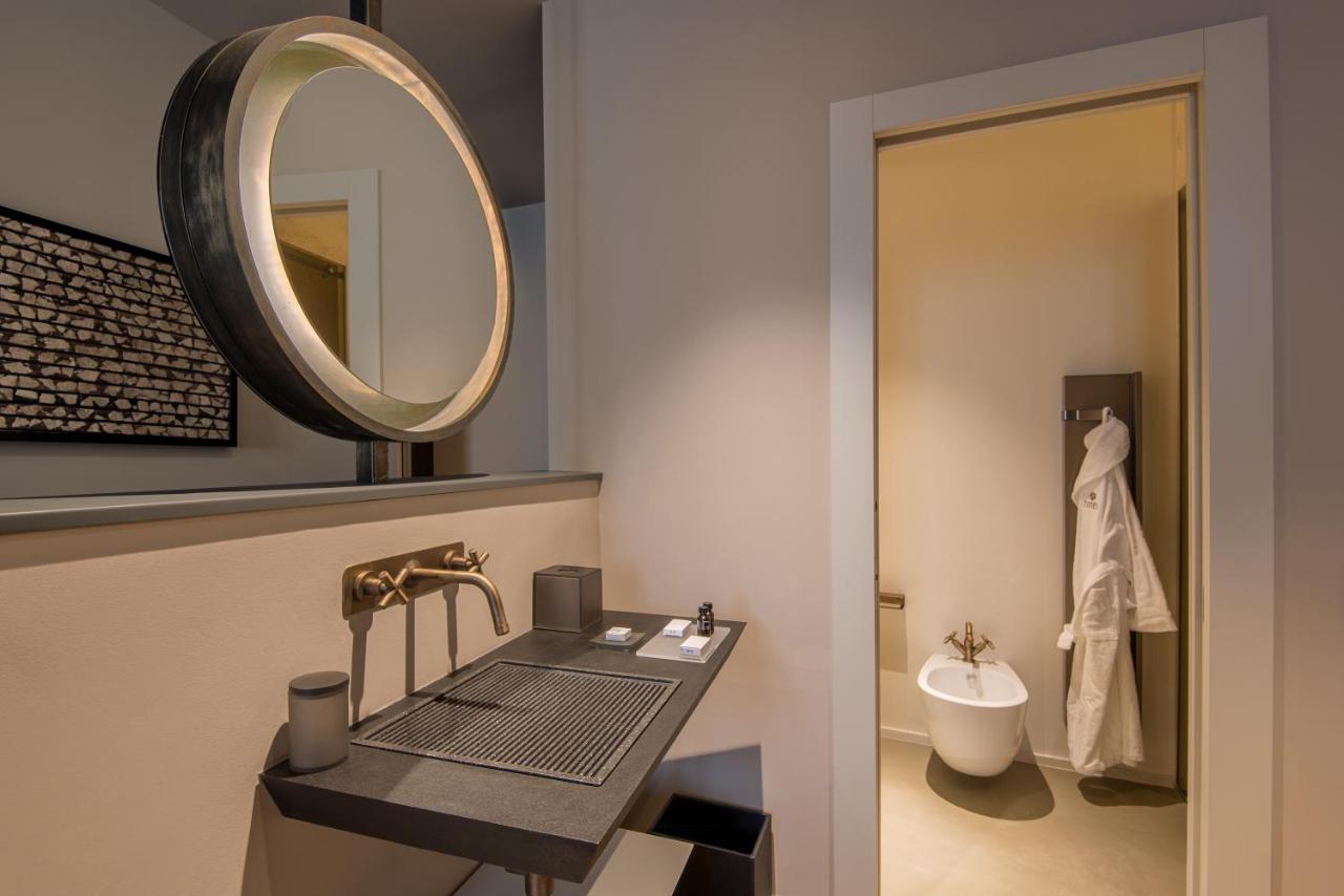 Deluxe Double Room Bath