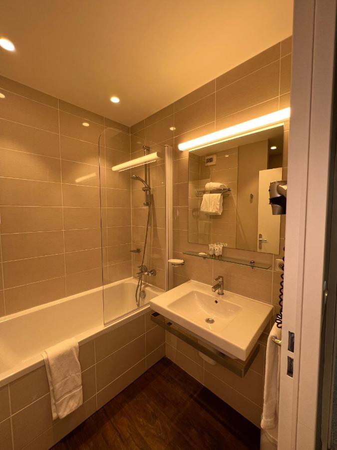 Comfort room with city view