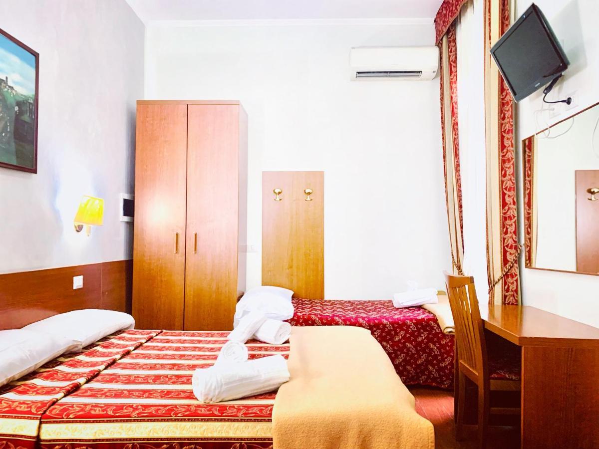 Double or Twin Room Private Bathroom