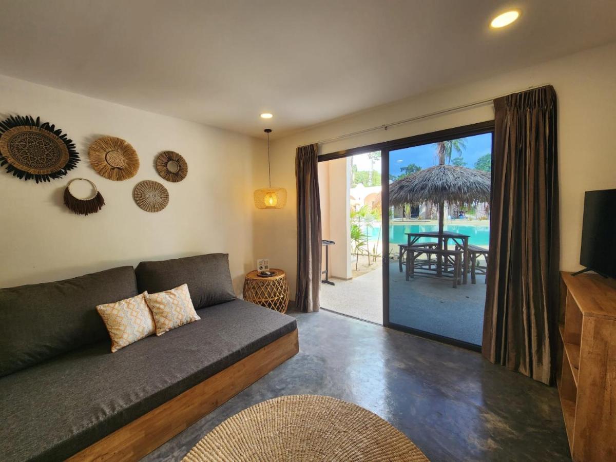 Apartment Pool View
